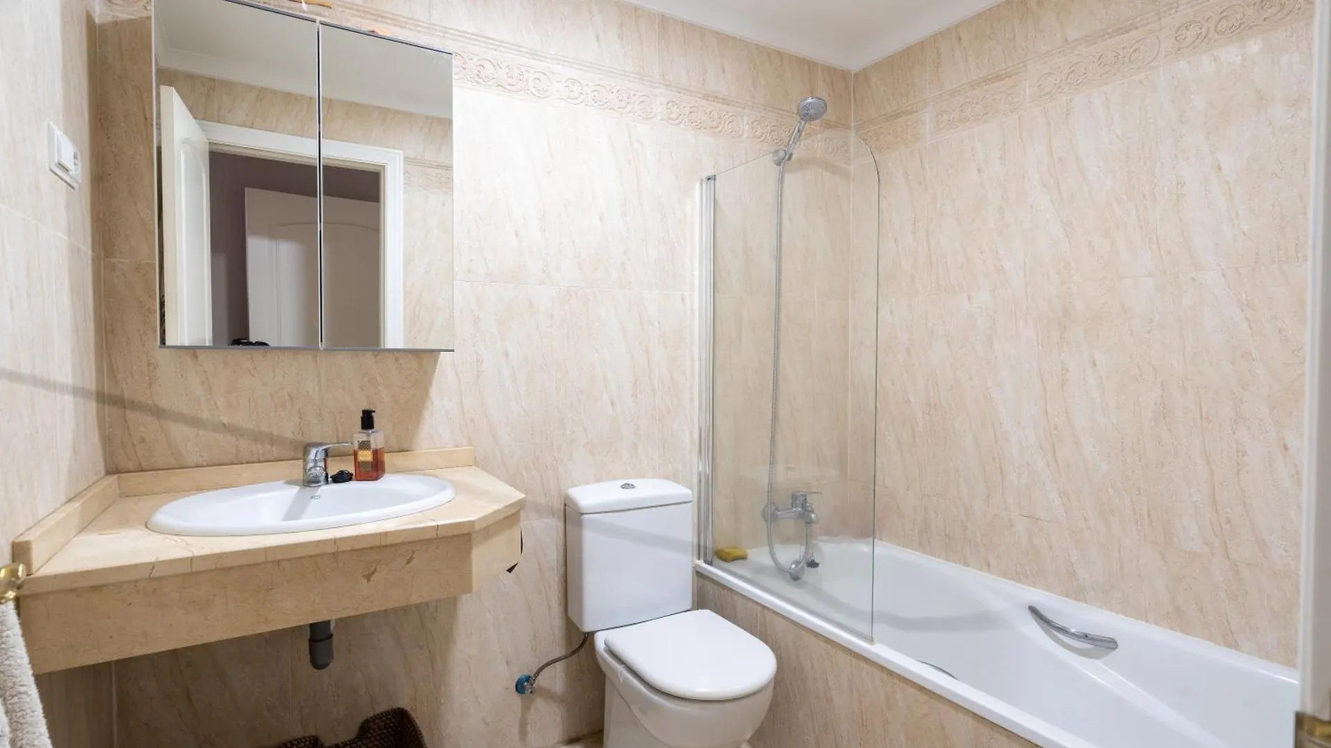 Amplio Y Familiar Apartamento En Marbella Daire