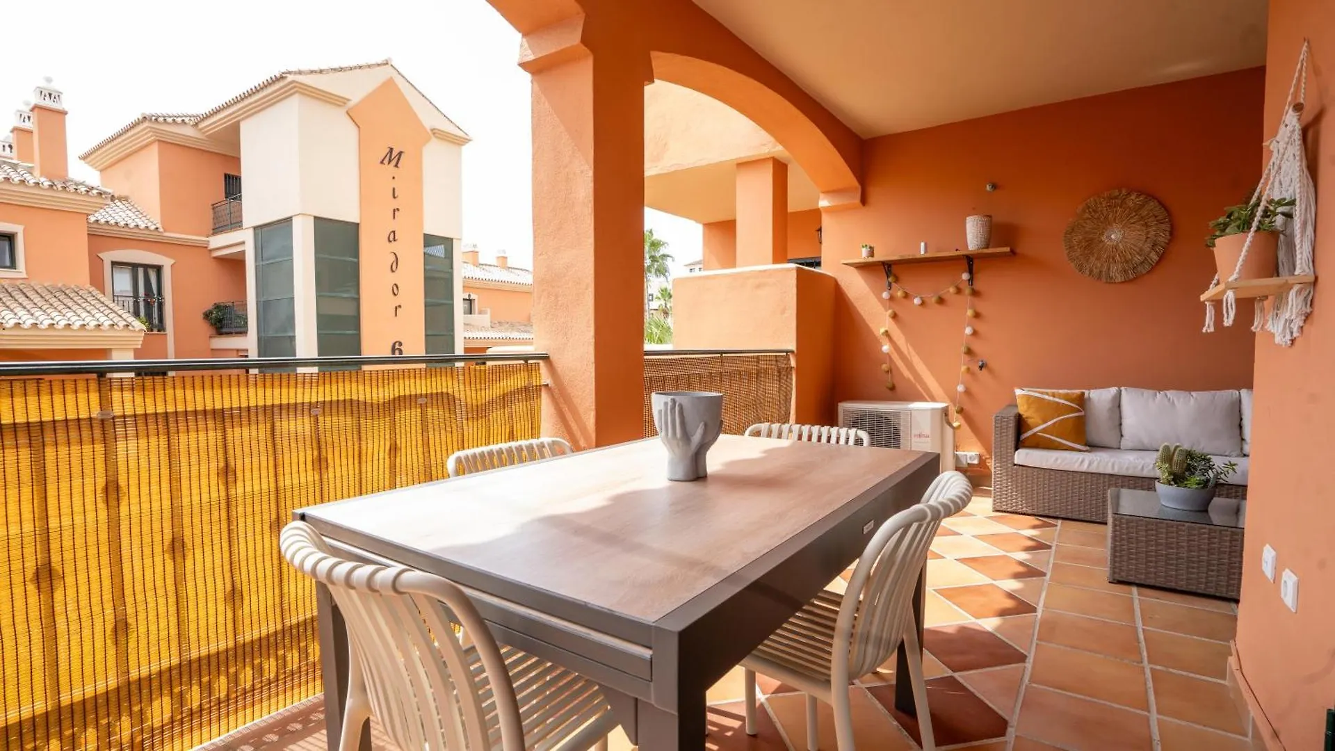 Amplio Y Familiar Apartamento En Marbella Apartment